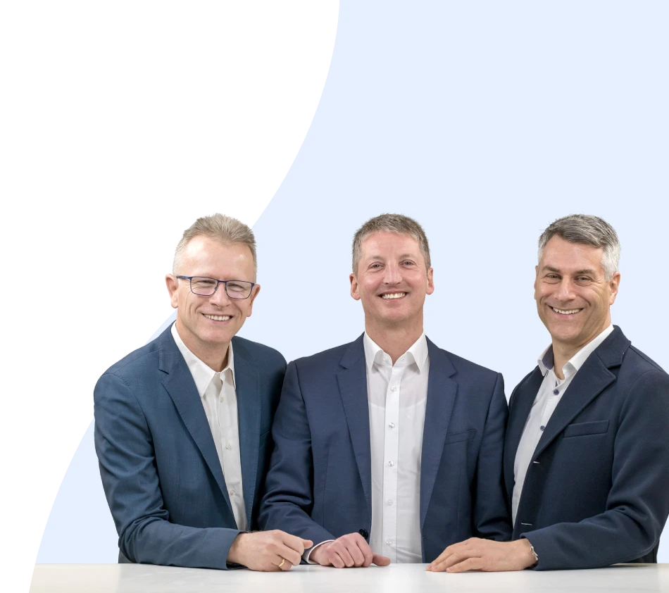 Les directeurs de crossbase : À gauche, Albrecht Bosler, responsable du développement, au centre Thomas Kern, CEO, et à droite Jochen Muffler, responsable du marketing et des finances