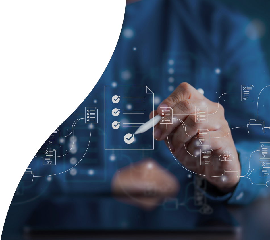 Un homme en chemise bleue tape avec un stylo tablette sur des icônes graphiques qui flottent devant lui. Elles symbolisent des fichiers et les liens entre eux.