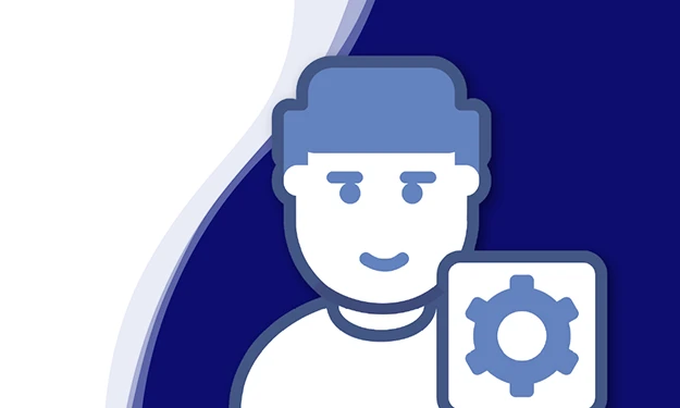 Achim Angel, directeur de KiM GmbH - Member of 4PACE, sourit aimablement à la caméra. Il a les cheveux bruns courts, une courte barbe et porte une chemise gris foncé avec un col légèrement ouvert. En arrière-plan, une forme ondulée incurvée en blanc, bleu clair et bleu foncé confère à la photo un design moderne.